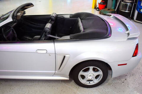 2004 Ford Mustang Deluxe