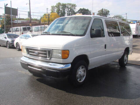 2006 Ford E-Series Wagon for sale at Hillside Auto Plaza in Kew Gardens NY