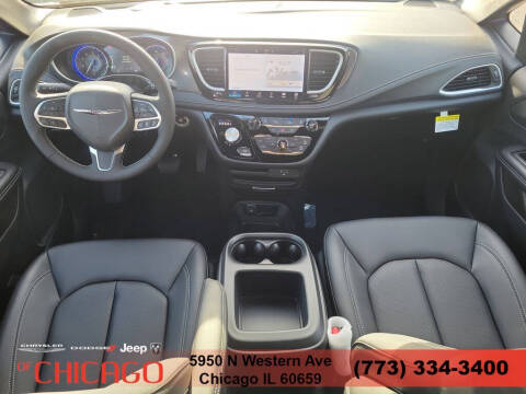 2026 Chrysler Pacifica Select