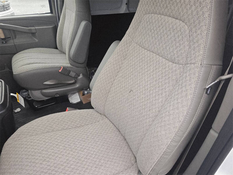 2025 Chevrolet Express 3500