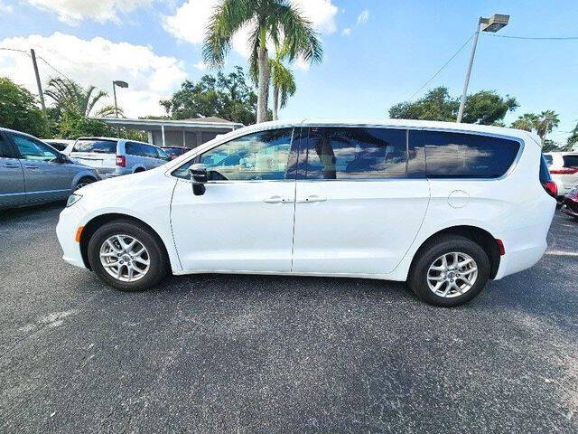 2024 Chrysler Pacifica Touring