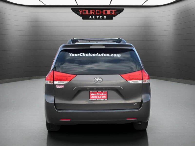 2012 Toyota Sienna LE Mobility 7-Passenger