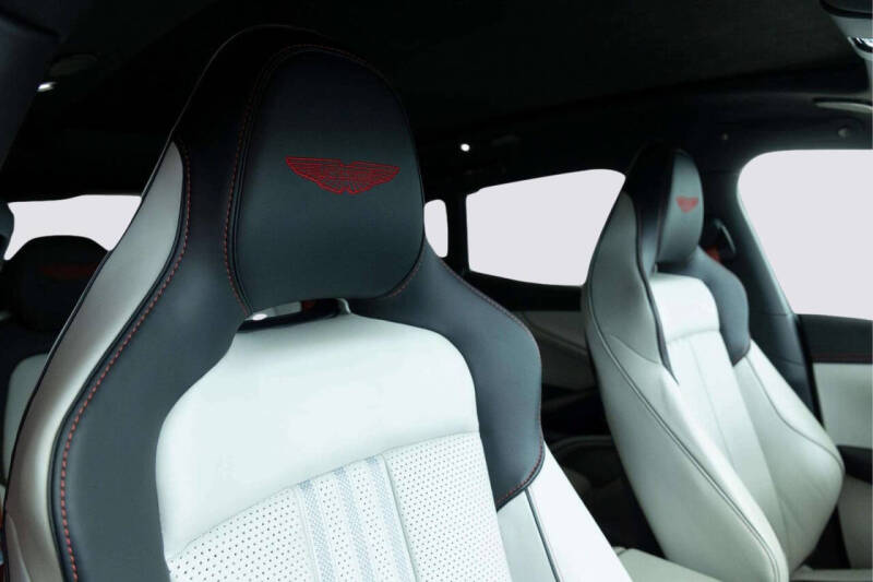2025 Aston Martin DBX 707