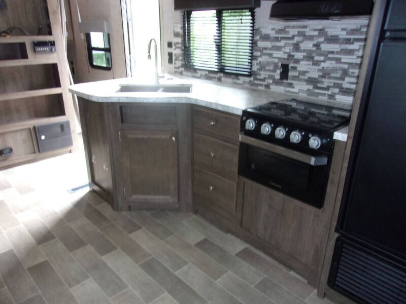 2020 Coleman Lantern 263BH