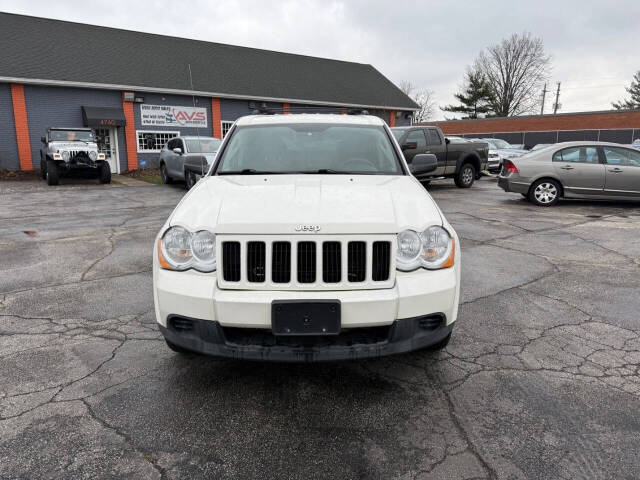 2009 Jeep Grand Cherokee Laredo photo 2