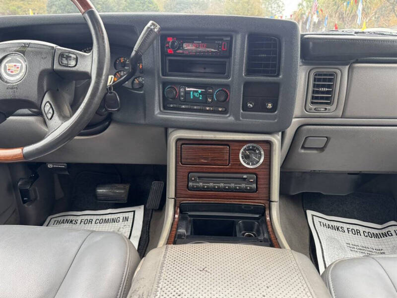 2004 Cadillac Escalade