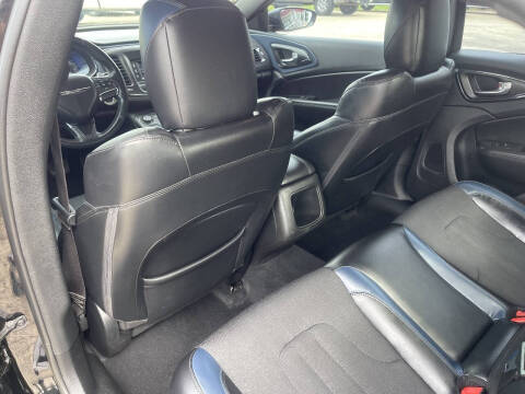 2015 Chrysler 200 S