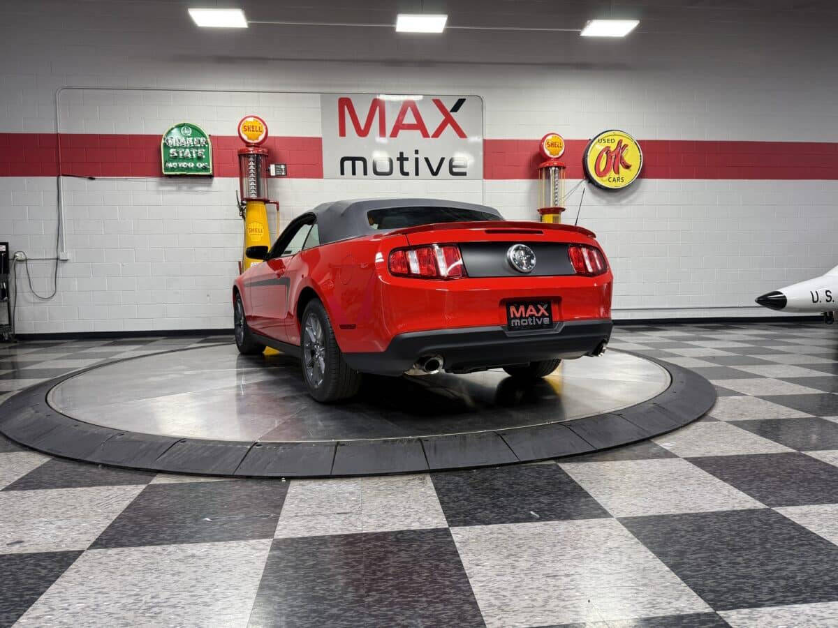 2011 Ford Mustang 10