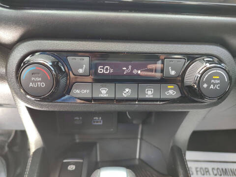 2021 Nissan Kicks SR
