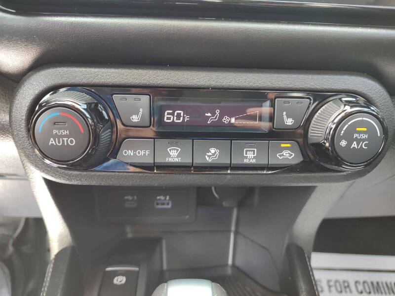 2021 Nissan Kicks SR