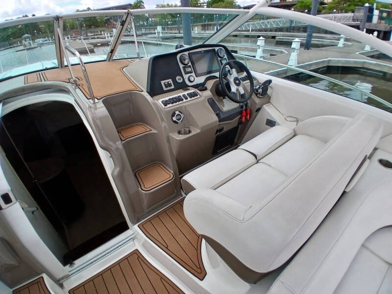 2012 Cruisers Yachts 380 Express