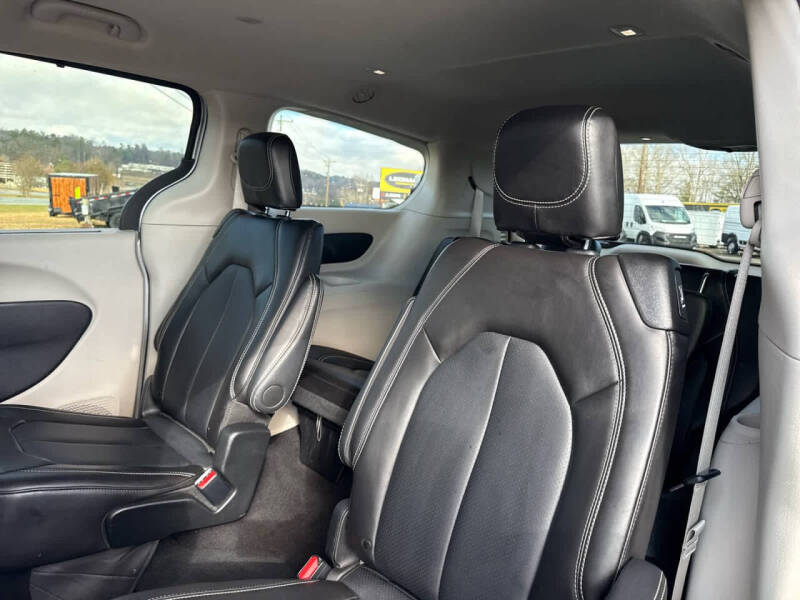 2024 Chrysler Pacifica Touring L