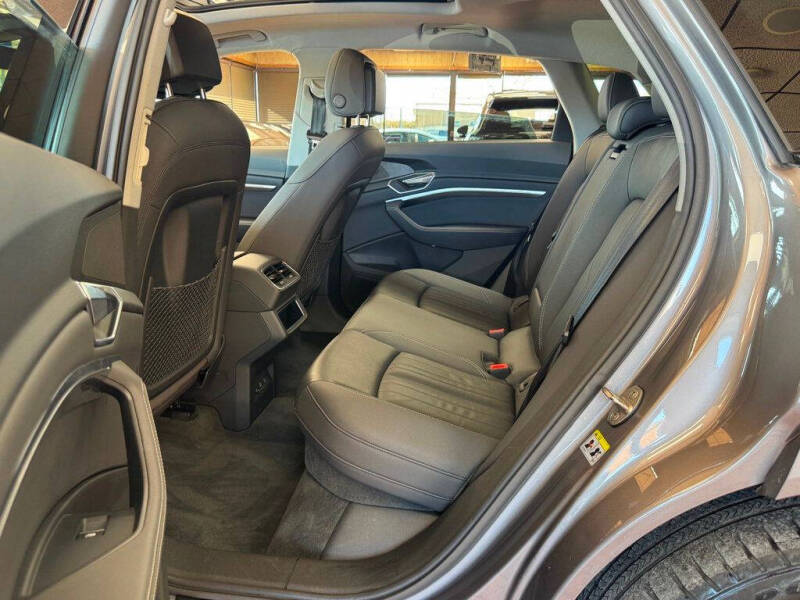 2021 Audi e-tron quattro Premium