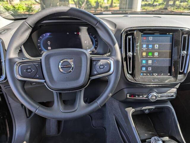 2025 Volvo XC40 B5 Plus Bright Theme