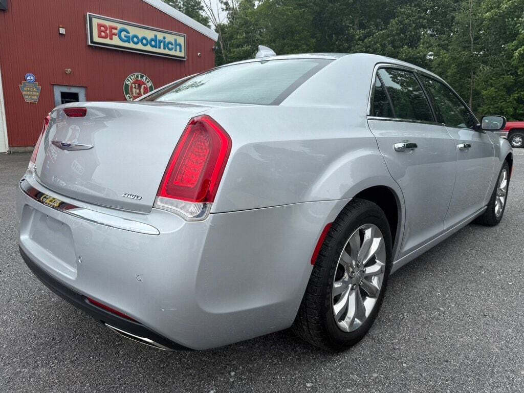 2019 Chrysler 300 3