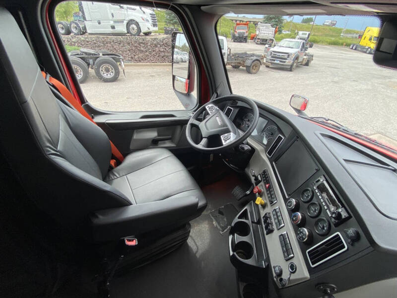 2025 Freightliner Cascadia