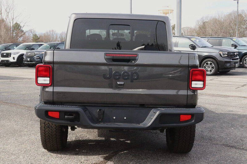2024 Jeep Gladiator NightHawk