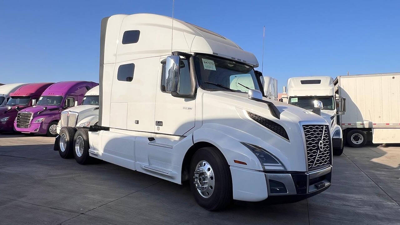 2023 VOLVO VNL 760 SLEEPER 500 HP for sale at KING TRUCK TRAILER SALES in Bakersfield, CA