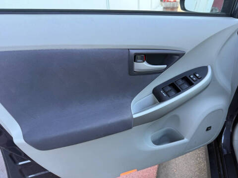 2010 Toyota Prius III