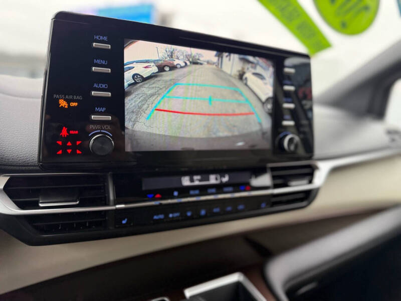 2021 Toyota Sienna XLE 8-Passenger