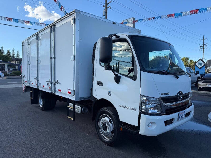 2017 Hino 195