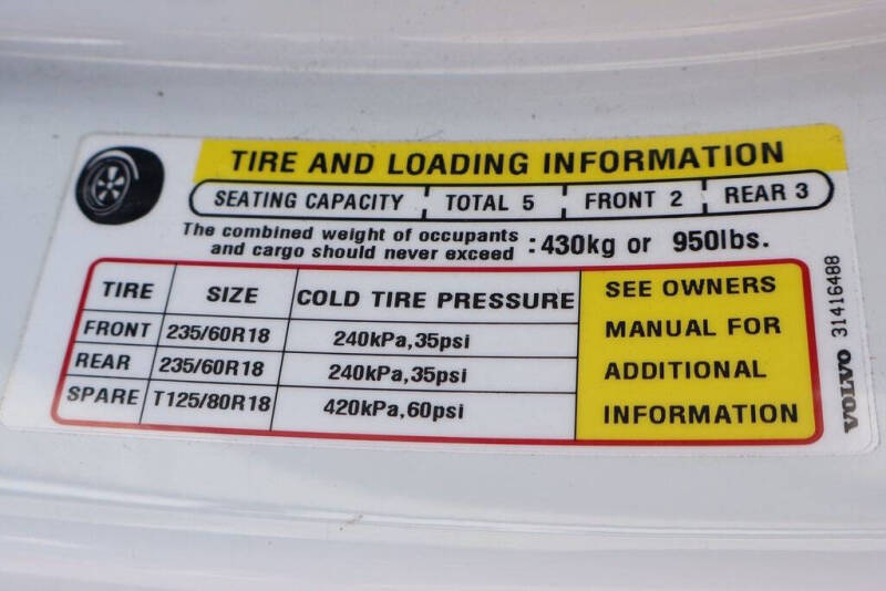 2024 Volvo XC60 B5 Core Dark Theme