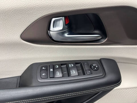 2021 Chrysler Voyager LX