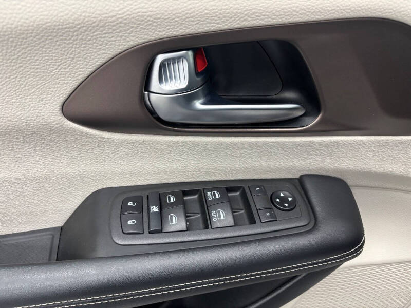 2021 Chrysler Voyager LX