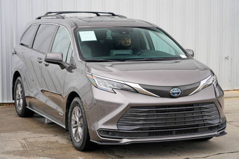 2021 Toyota Sienna LE 8-Passenger