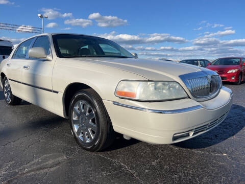 2007 Lincoln Town Car for sale at VIP Auto Sales & Service in Franklin OH
