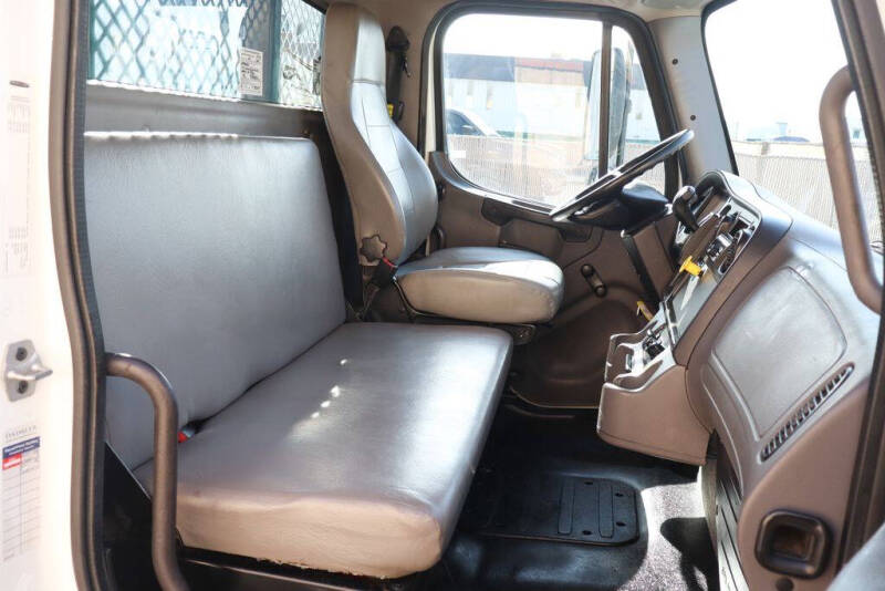 2019 Freightliner M2 106