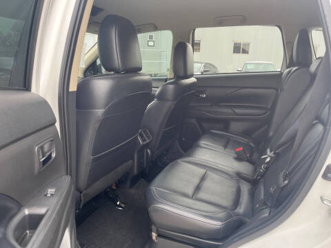 2020 Mitsubishi Outlander SE