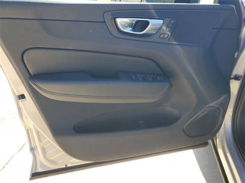 2025 Volvo XC60 B5 Plus Dark Theme