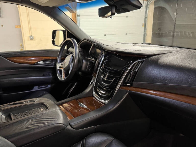 2017 Cadillac Escalade Luxury