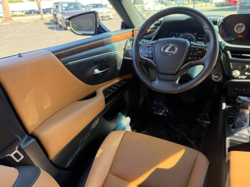2022 Lexus ES 300h