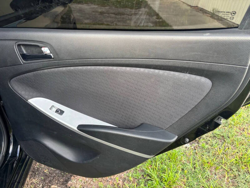 2013 Hyundai Accent SE