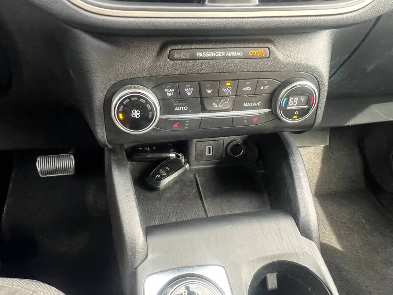 2020 Ford Escape SE