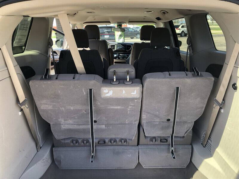 2021 Chrysler Voyager LX