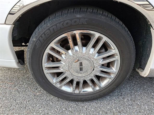 2010 Lincoln Town Car Signature Limited