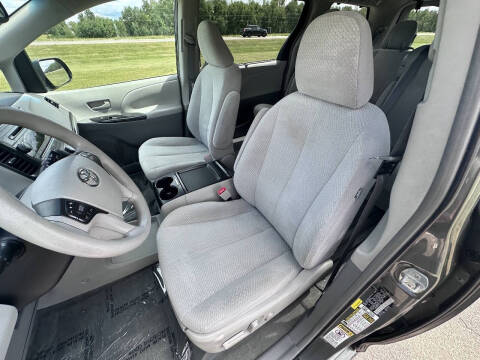 2011 Toyota Sienna LE 8-Passenger