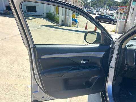 2015 Mitsubishi Outlander SE