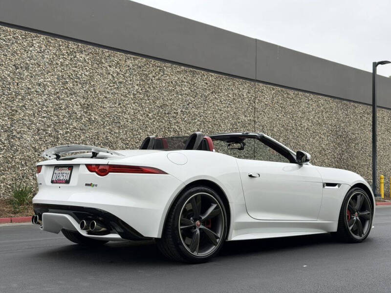 2016 Jaguar F-TYPE R
