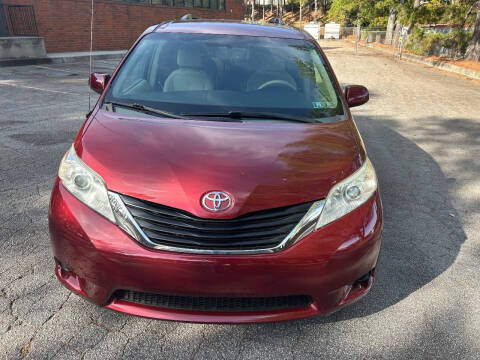 2011 Toyota Sienna LE 7-Passenger Auto Access Seat