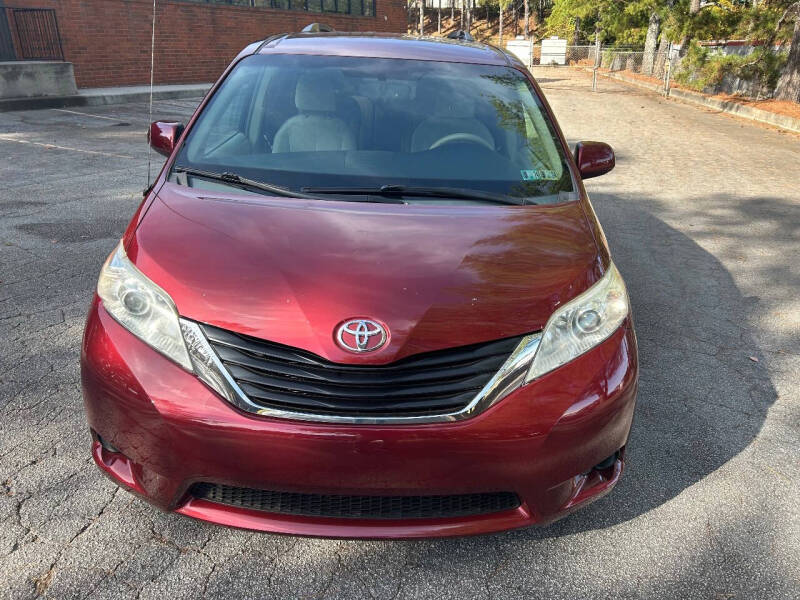 2011 Toyota Sienna LE 7-Passenger Auto Access Seat