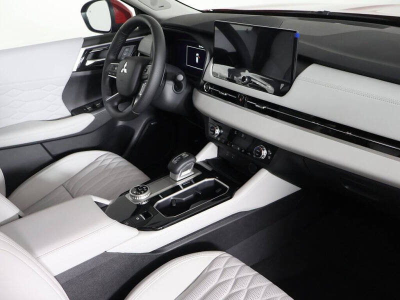 2025 Mitsubishi Outlander SEL