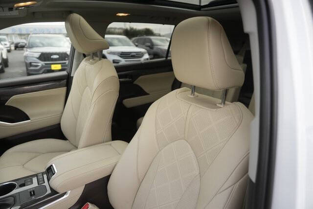 2022 Toyota Highlander Platinum