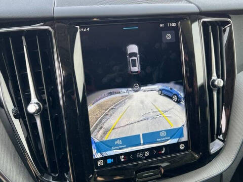 2025 Volvo XC60 B5 Plus Dark Theme