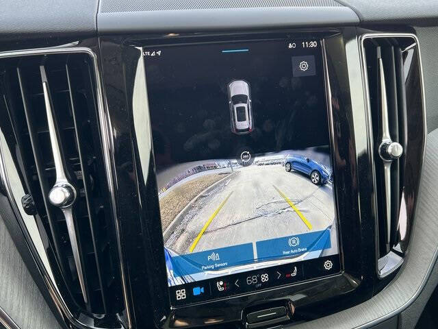 2025 Volvo XC60 B5 Plus Dark Theme