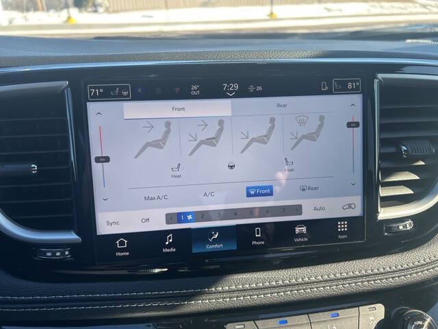 2026 Chrysler Pacifica Select