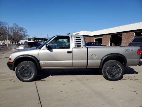 2001 Chevrolet S-10 for sale at RIVERSIDE AUTO SALES in Sioux City IA